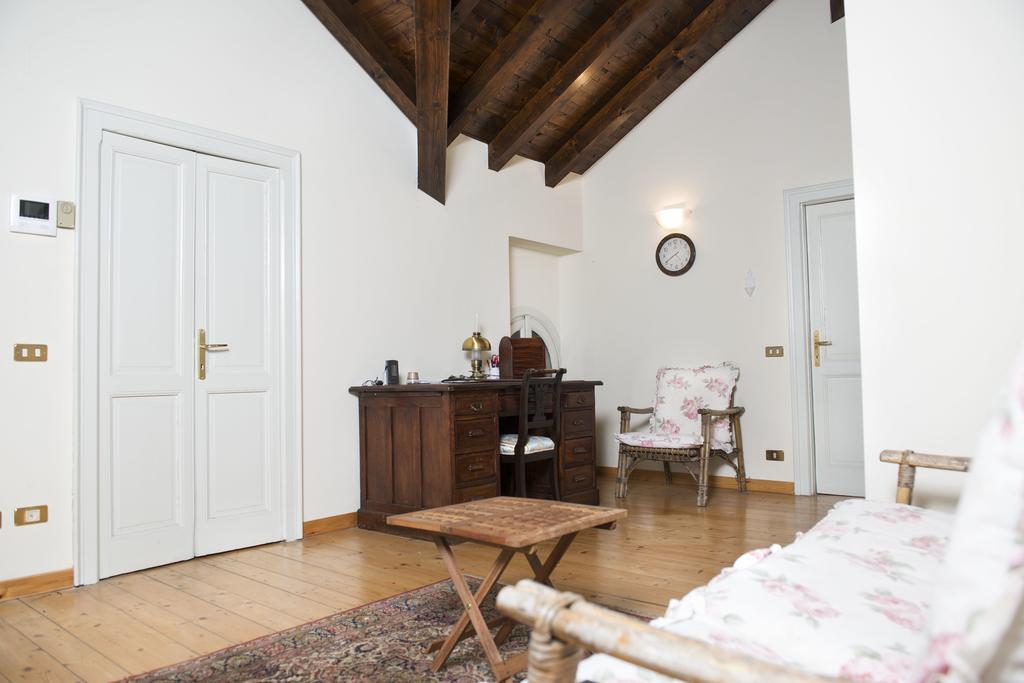 Villa Pinetina B&B Lasnigo Quarto foto
